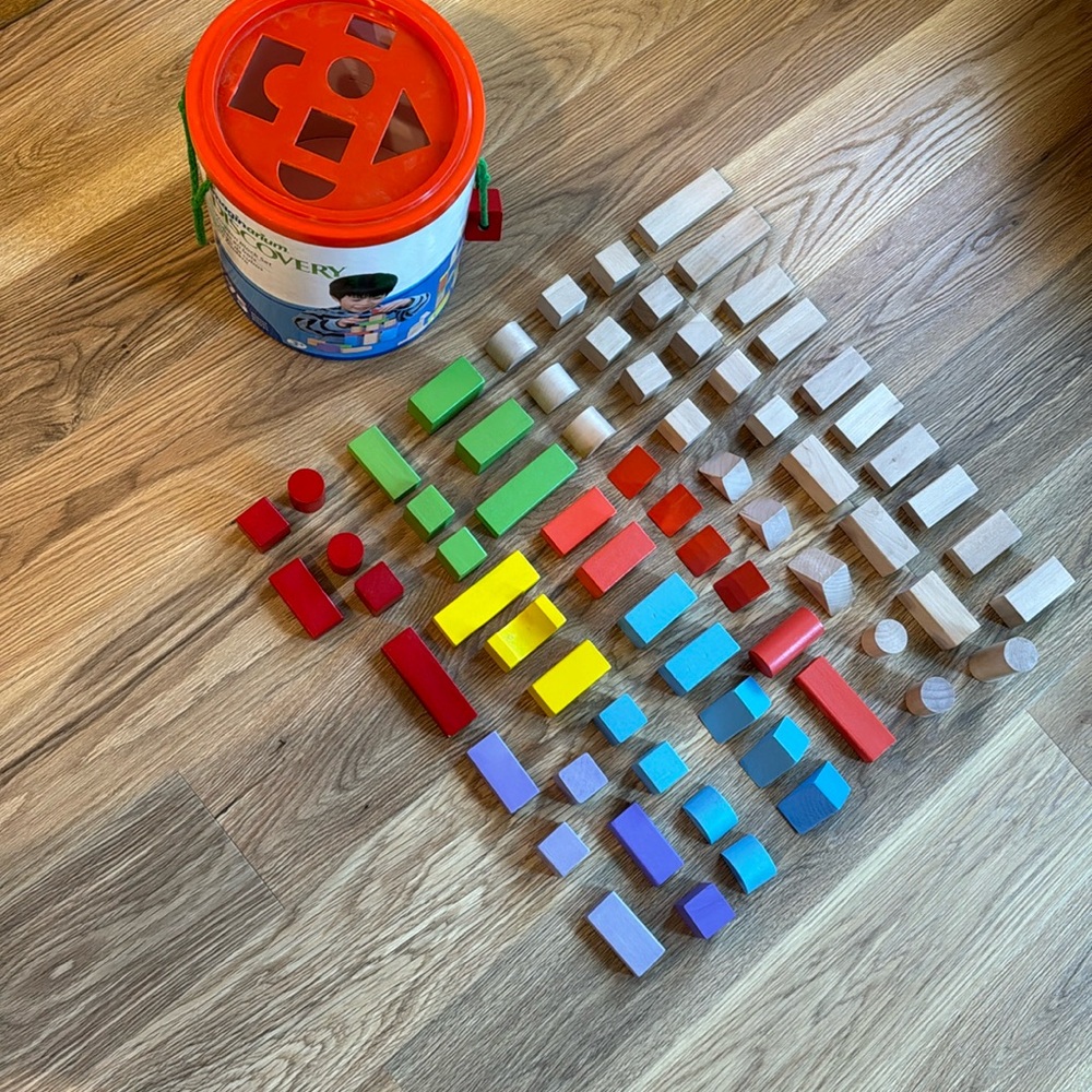 Wooden Block Set 69 Pieces with Original Container Preowned
